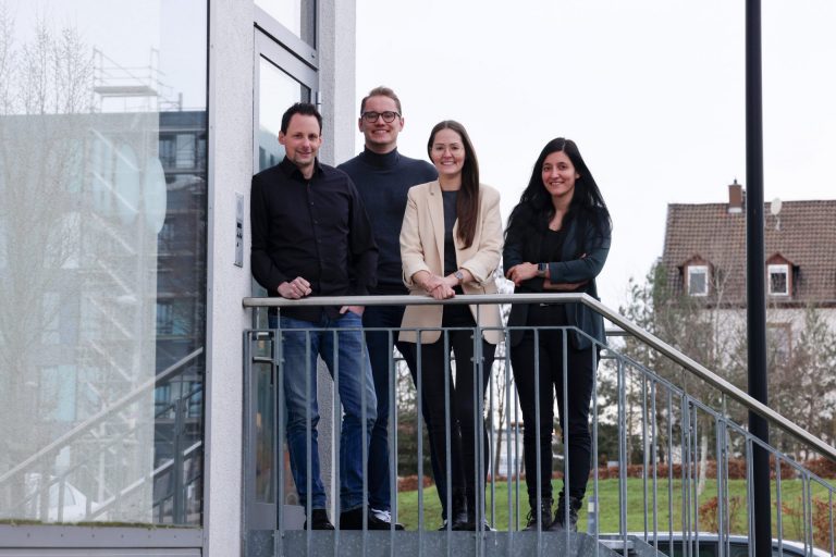 Von links: Dr. Sebastian Adam (OSSENO) mit dem MDZ-Projektteam bestehend aus Moritz Brandauer, Alexandra Ritter und Ilknur Atakli